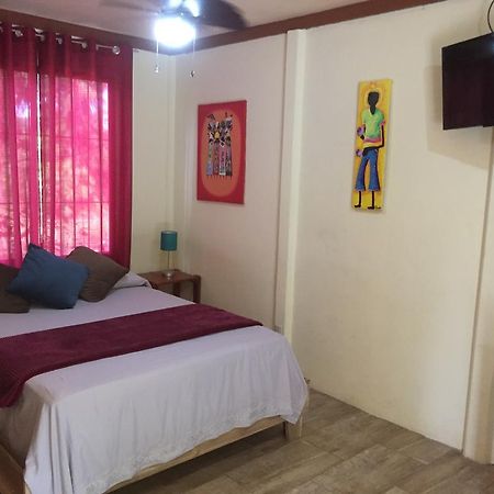 Suites Chile Verde Manzanillo  Buitenkant foto